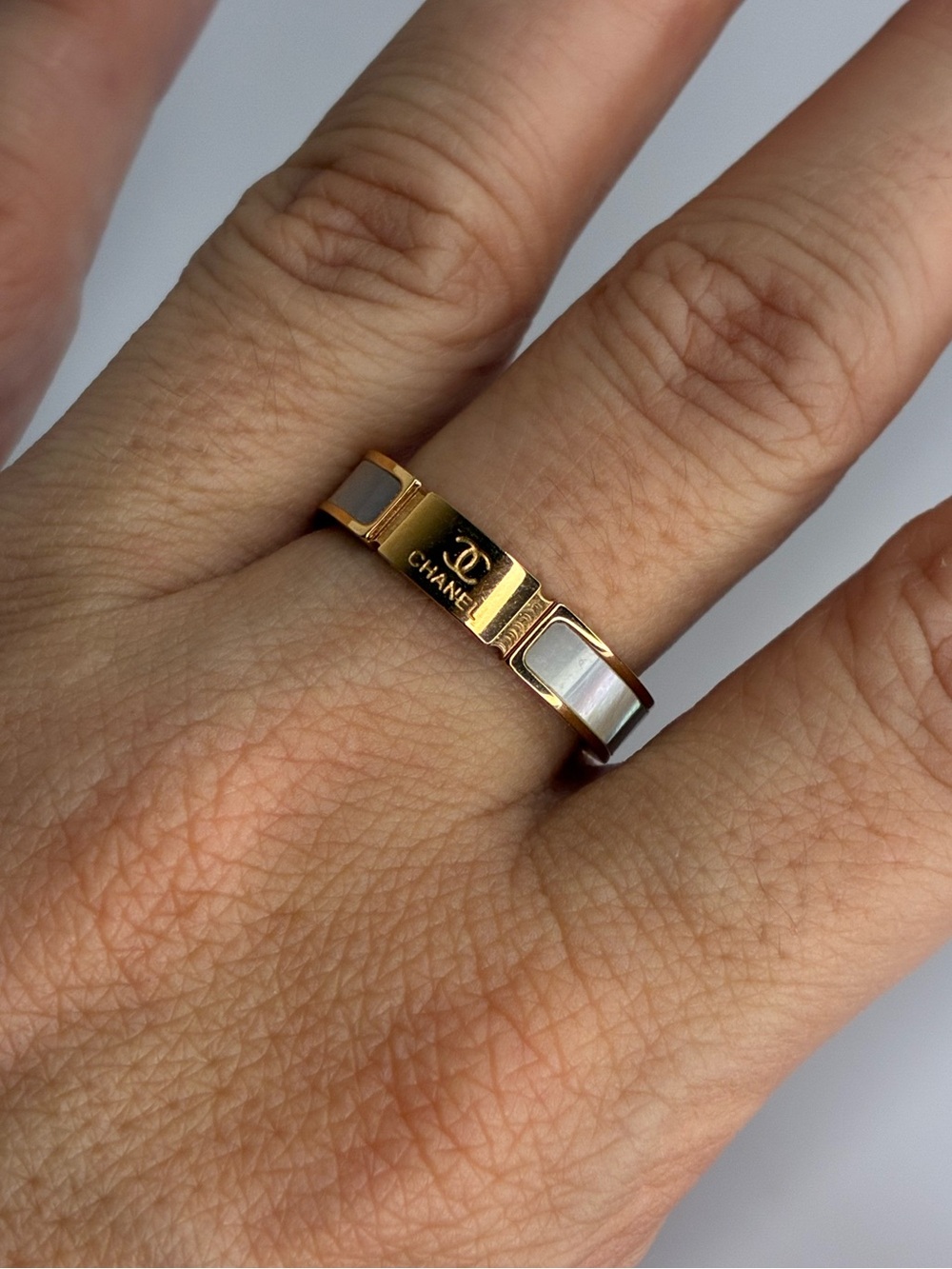Vintage Gold Tone Ring with White Ceramic Insets - Size 7.5